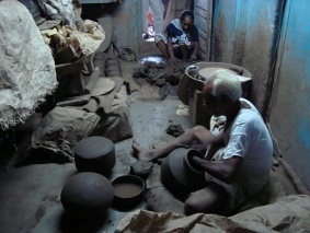 www.d-p-h.info/images/photos/7800_poteries_Kumbharwada.jpg